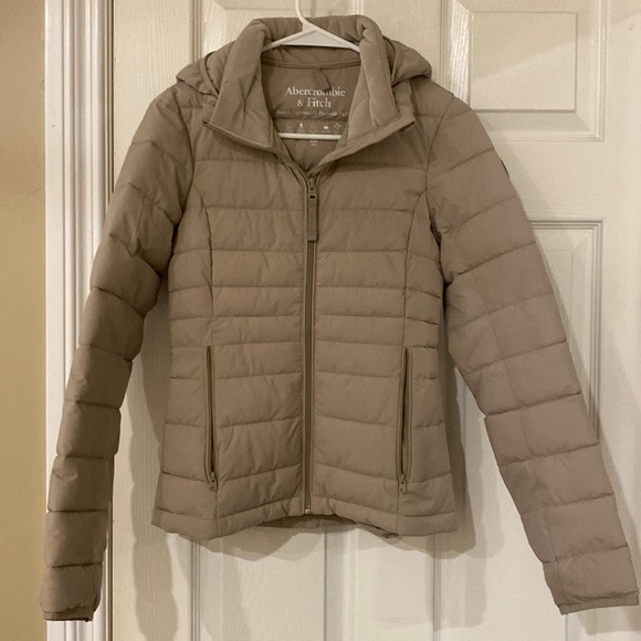 A&F - Lightweight Packable Stretch Puffer - Picture 4 of 11